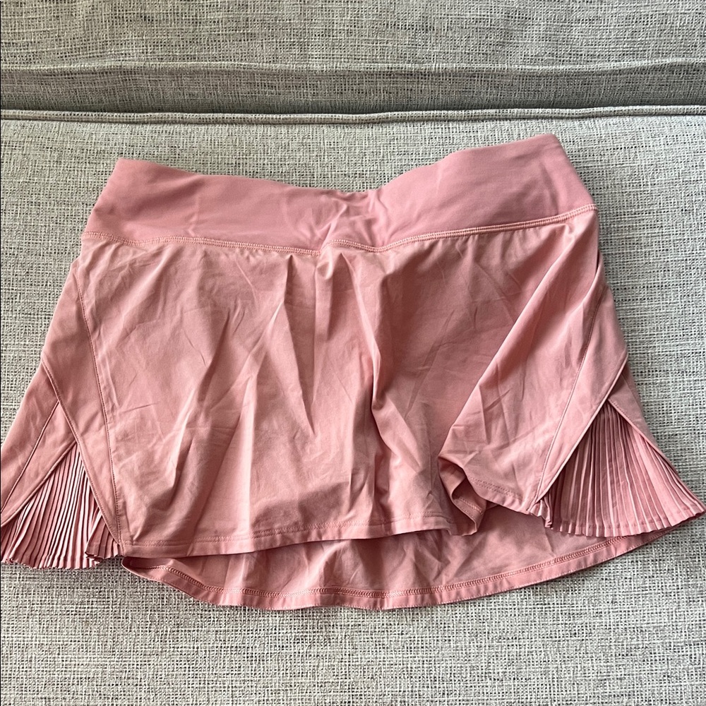 Lululemon side pleats skirt. Regular length. Size 8. Peach color